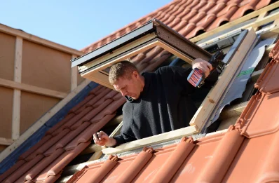 Pose de fenêtres de toit Velux à Teissières-de-Cornet